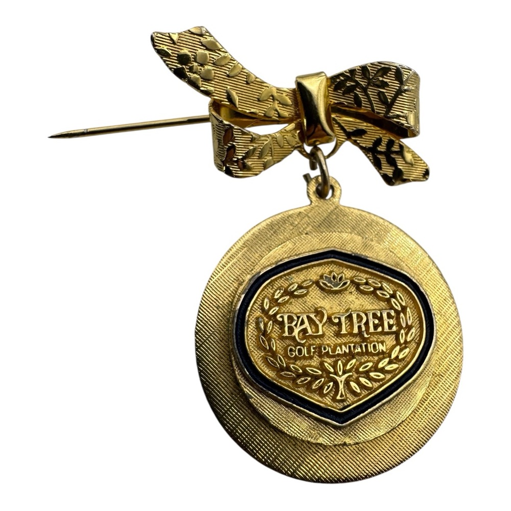 Vintage Bay Tree Golf Plantation Gold Tone Bow Brooch Pin 1.5” Sports